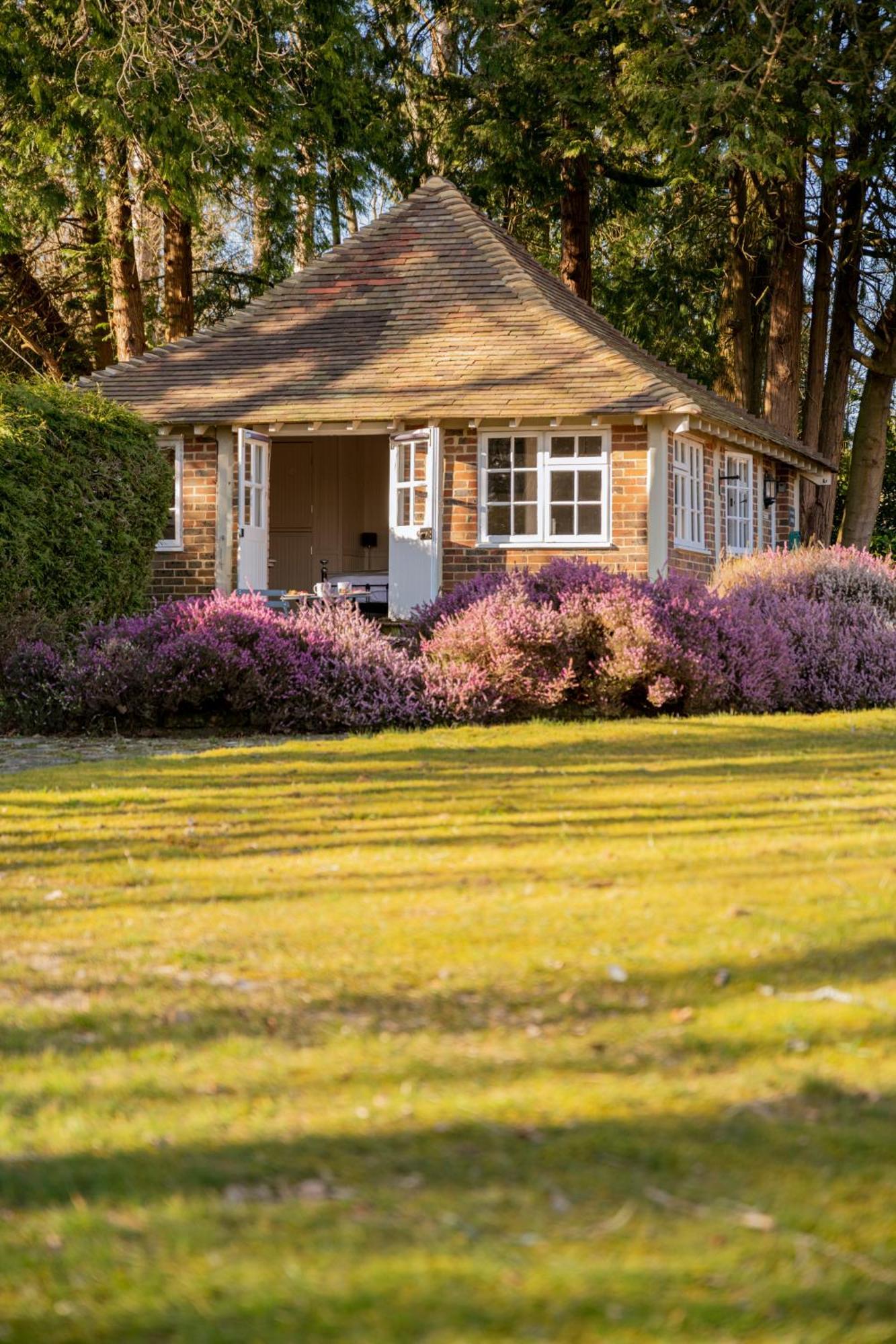 Old Mill Lodge By Huluki Sussex Stays Hurstpierpoint Luaran gambar