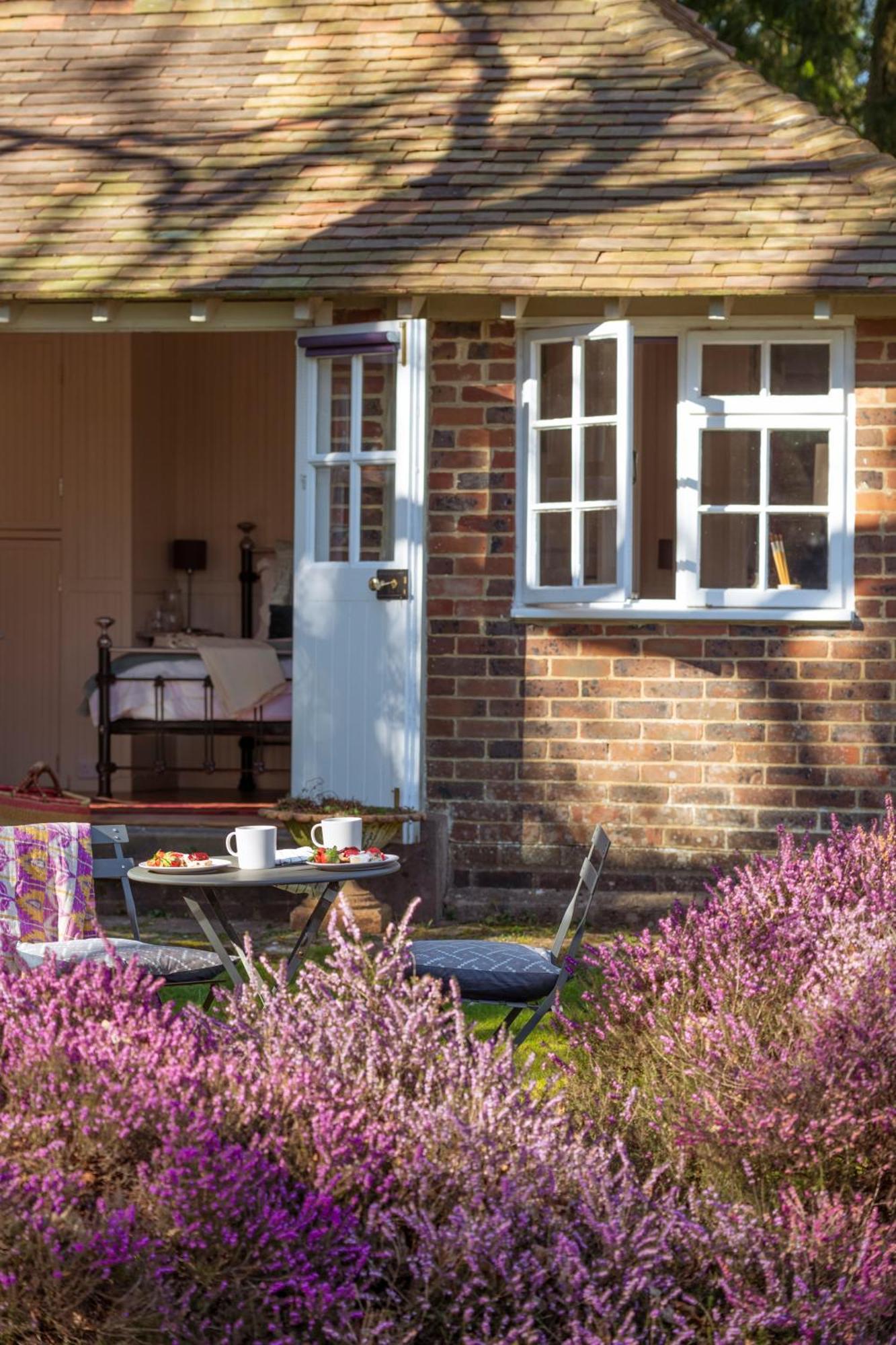 Old Mill Lodge By Huluki Sussex Stays Hurstpierpoint Luaran gambar