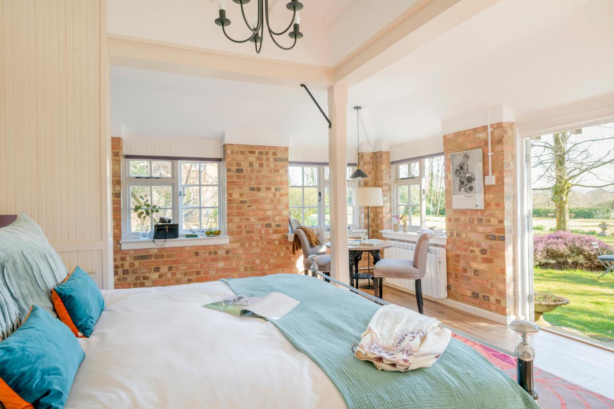 Old Mill Lodge By Huluki Sussex Stays Hurstpierpoint Luaran gambar